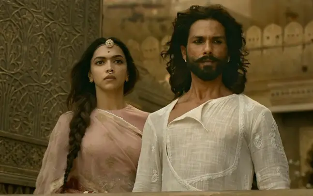 5 reasons why you should watch movie ‘Padmavati’ - Developing Daily